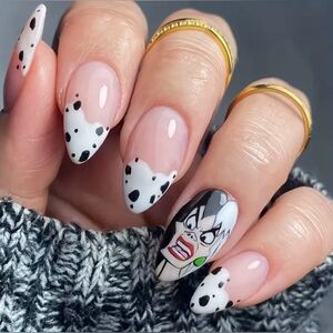 24 Pieces Disney Cruella de Vil 101 Dalmatians Spotted French Tip Press-On Nails